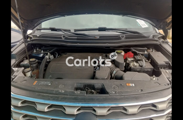 Foreign used  2017 Ford Explorer - 2/7