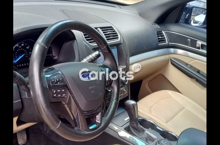 Foreign used  2017 Ford Explorer - 3/7