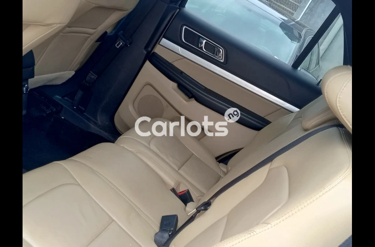 Foreign used  2017 Ford Explorer - 4/7