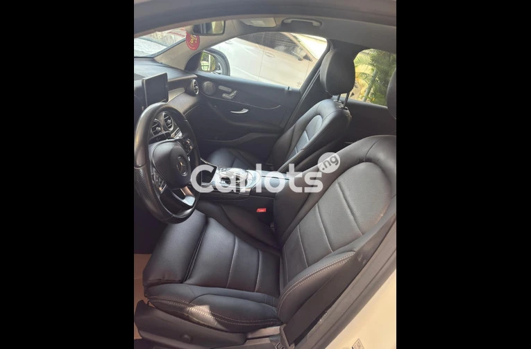 2016 Mercedes Benz GLC 300 Foreign used Accident free - 2/7
