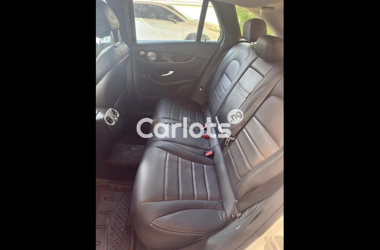 2016 Mercedes Benz GLC 300 Foreign used Accident free - 4/7