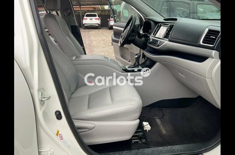 HIGHLANDER XLE 2015 - 5/7