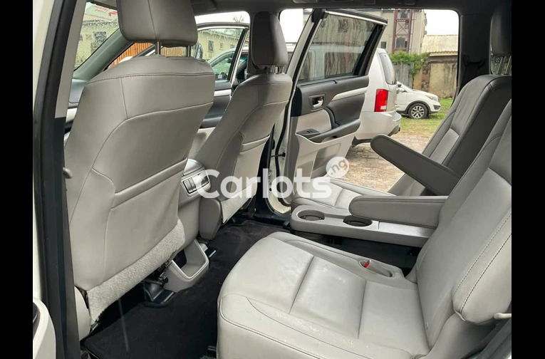 HIGHLANDER XLE 2015 - 6/7