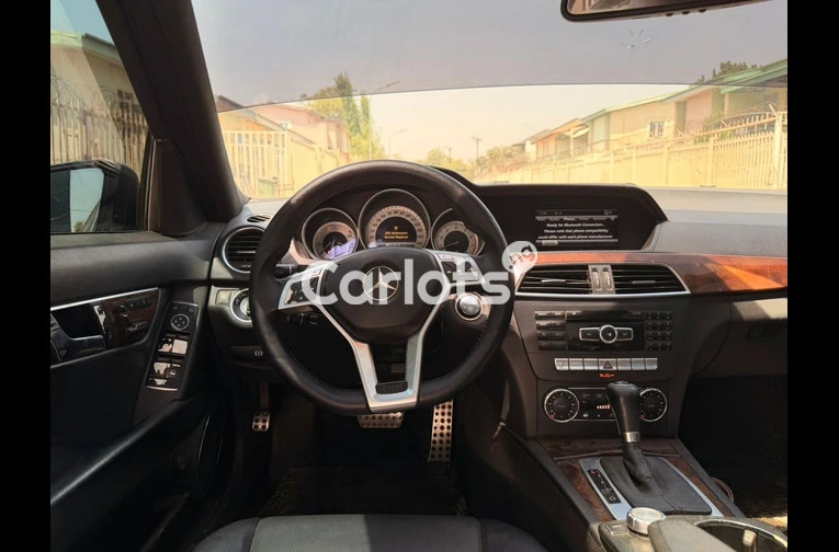 UNREGISTERED 2012 MERCEDES C300 - 2/7