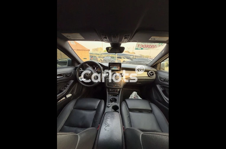 Extremely Clean 2016 Mercedes GLA 250 - 2/7