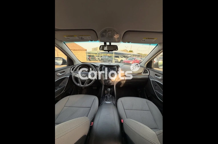Foreign Used 2017 Hyundai Santa fe - 2/7