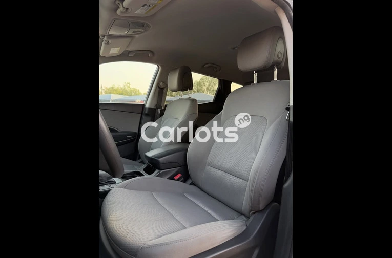 Foreign Used 2017 Hyundai Santa fe - 4/7