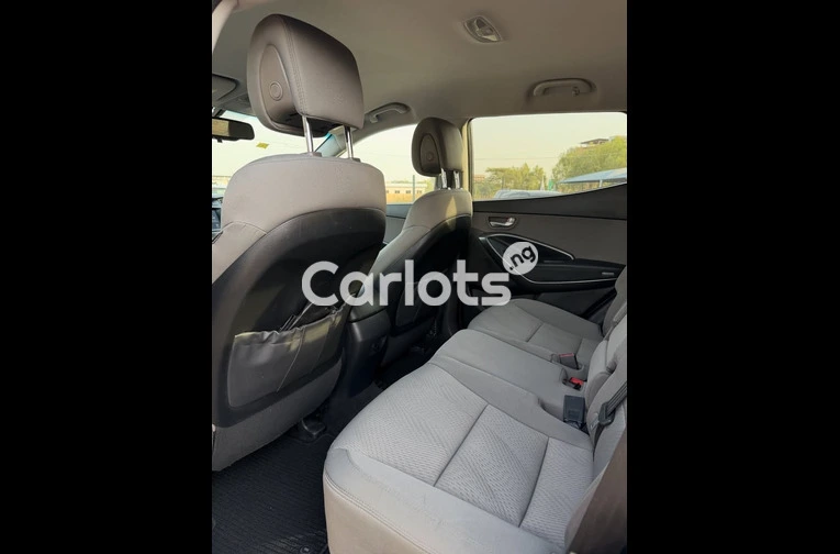 Foreign Used 2017 Hyundai Santa fe - 5/7