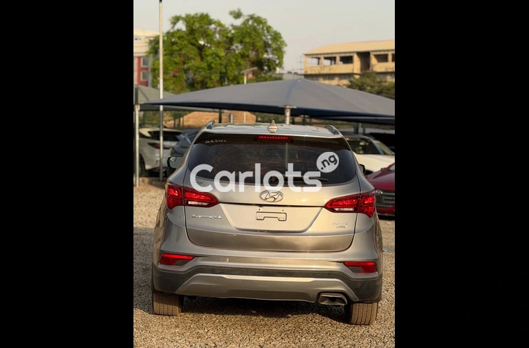 Foreign Used 2017 Hyundai Santa fe - 6/7