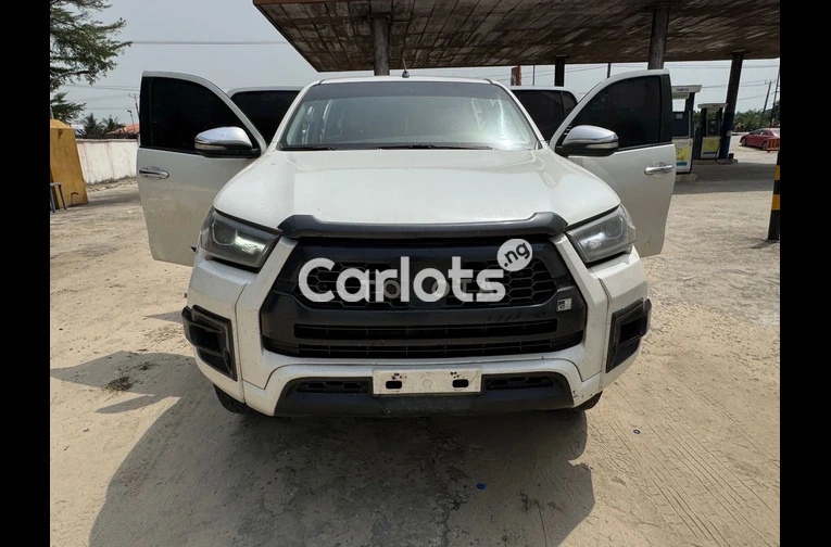 BELGIUM GRADE 2017 TOYOTA HILUX SR5 ADVENTURE - 1/7