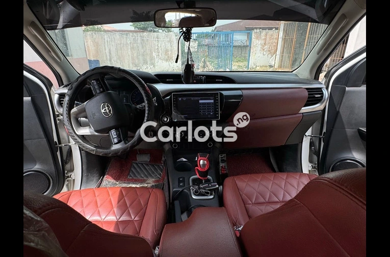 BELGIUM GRADE 2017 TOYOTA HILUX SR5 ADVENTURE - 3/7