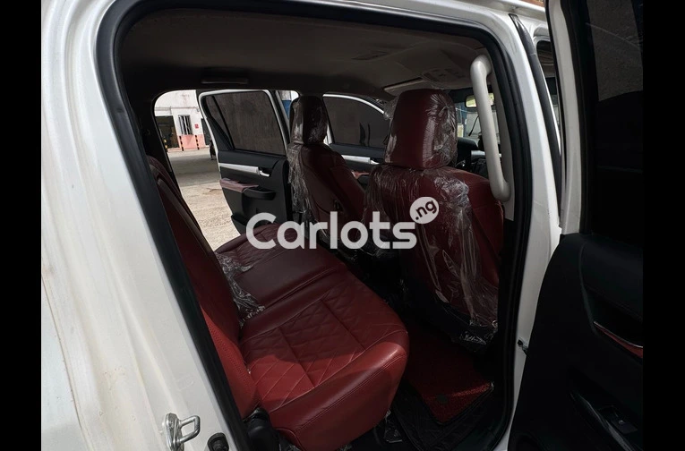 BELGIUM GRADE 2017 TOYOTA HILUX SR5 ADVENTURE - 4/7