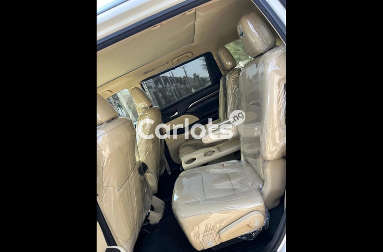 TOYOTA HIGHLANDER LIMITED 2016 - 4/7