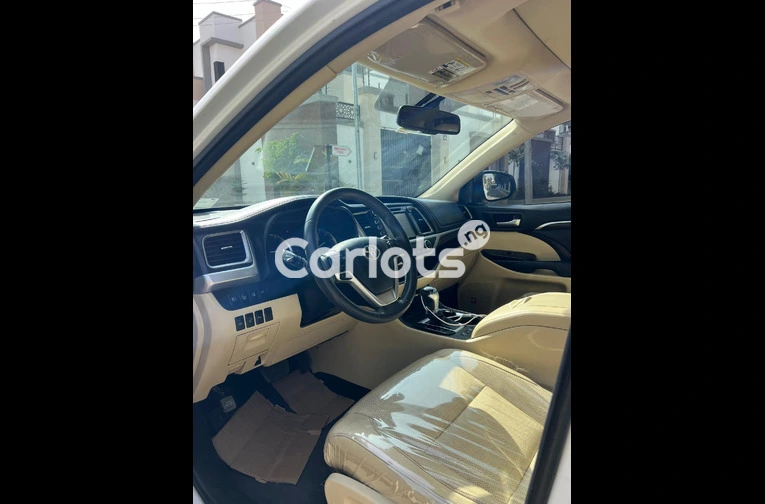 TOYOTA HIGHLANDER LIMITED 2016 - 5/7