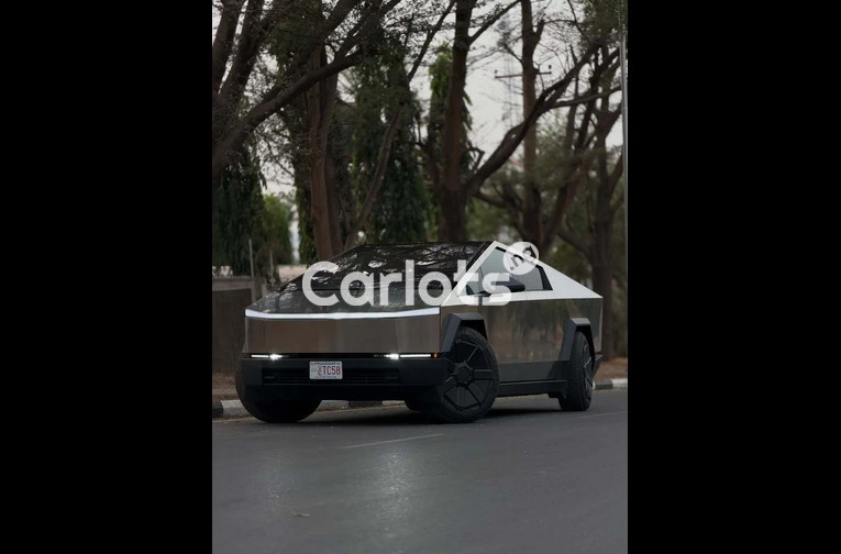 2025 Tesla Cybertruck FOREIGN USED