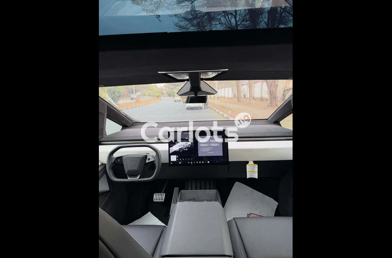 2025 Tesla Cybertruck FOREIGN USED - 4/7