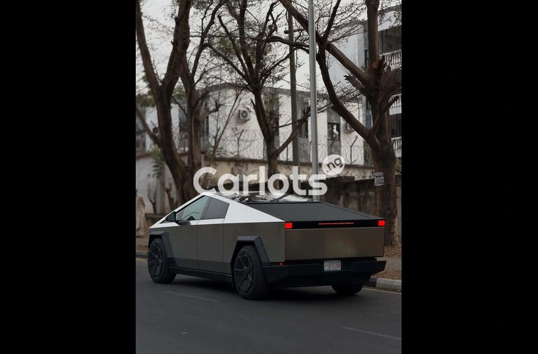2025 Tesla Cybertruck FOREIGN USED - 7/7