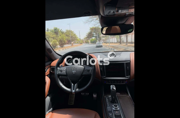 2021 Maserati Levante FOREIGN USED - 4/7