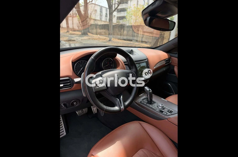 2021 Maserati Levante FOREIGN USED - 6/7