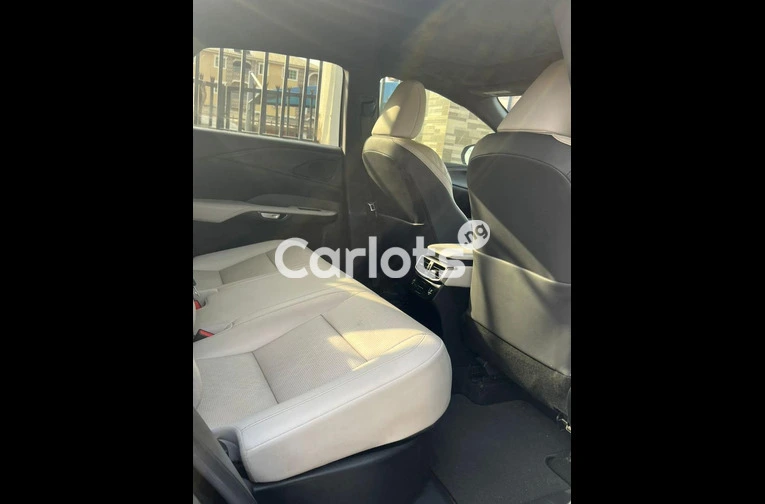 Foreign used 2023 Lexus RX350 Premium - 4/7