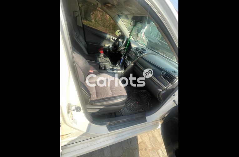 PURE FIRST BODY 2013 TOYOTA CAMRY SPORT - 2/7