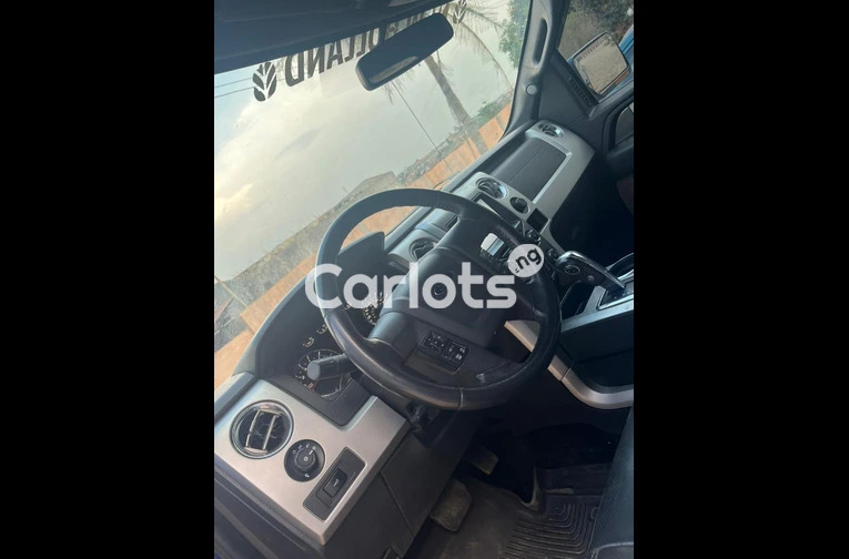 FORD F-150 pickup - 3/4