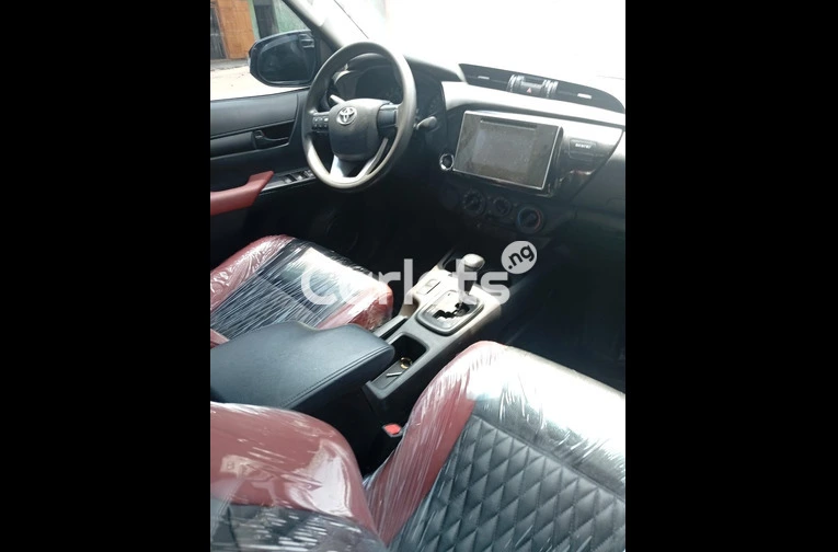 TOKUNBO 2019 TOYOTA HILUX - 2/7