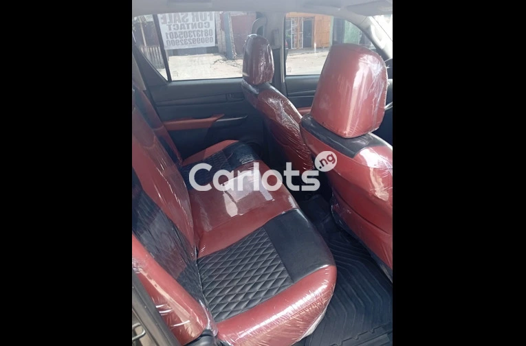 TOKUNBO 2019 TOYOTA HILUX - 3/7