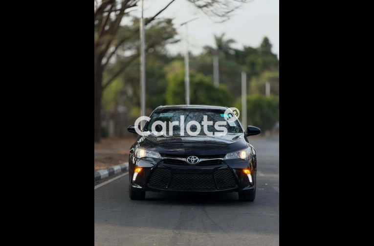 2016 Toyota Camry XSE - 2/7