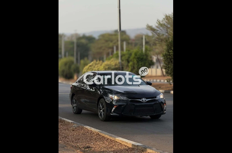 2016 Toyota Camry XSE - 3/7