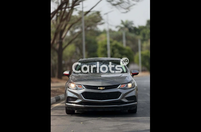 2017 Chevrolet Cruze - 2/7