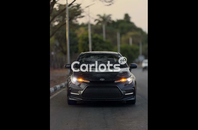 2019 Toyota Corolla XSE - 2/7