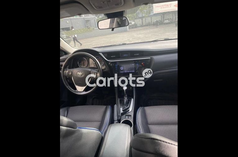 UNREGISTERED 2019 TOYOTA COROLLA SE - 3/7