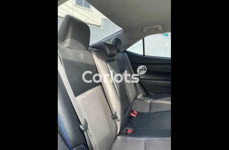 UNREGISTERED 2019 TOYOTA COROLLA SE - 5/7