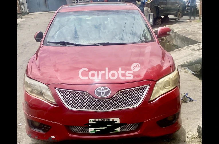 Used Toyota Camry 2010 - 2/5