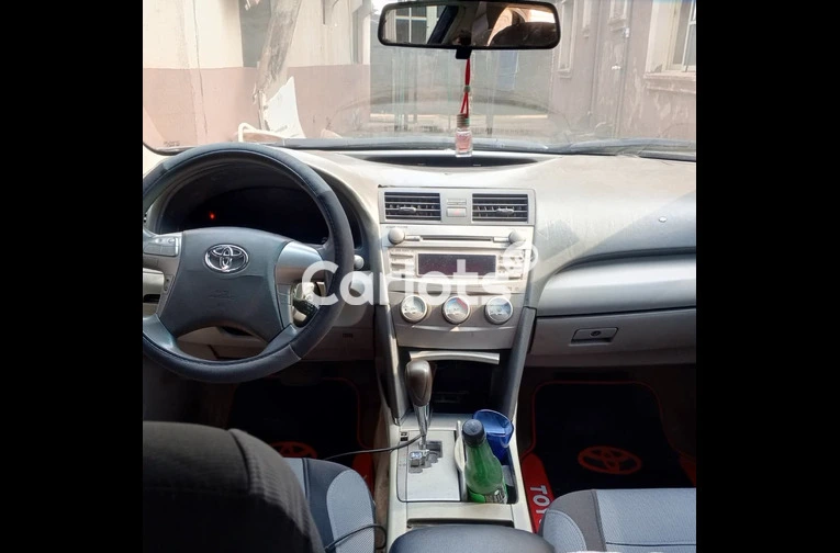 CLEAN REGISTERED 2010 TOYOTA COROLLA LE - 2/7