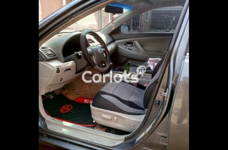 CLEAN REGISTERED 2010 TOYOTA COROLLA LE - 3/7