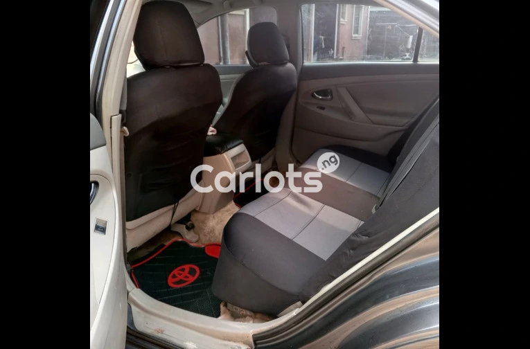 CLEAN REGISTERED 2010 TOYOTA COROLLA LE - 4/7