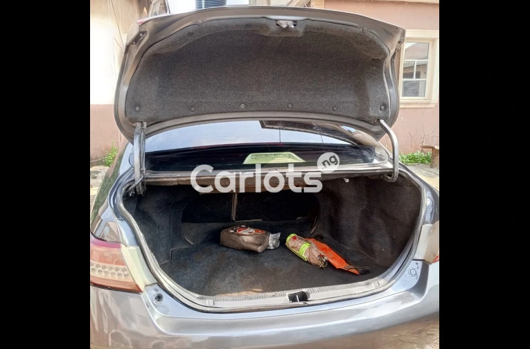 CLEAN REGISTERED 2010 TOYOTA COROLLA LE - 5/7