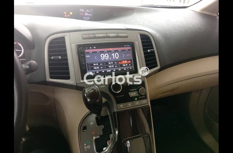 TOKUNBO 2010 TOYOTA VENZA AWD V6 - 2/7