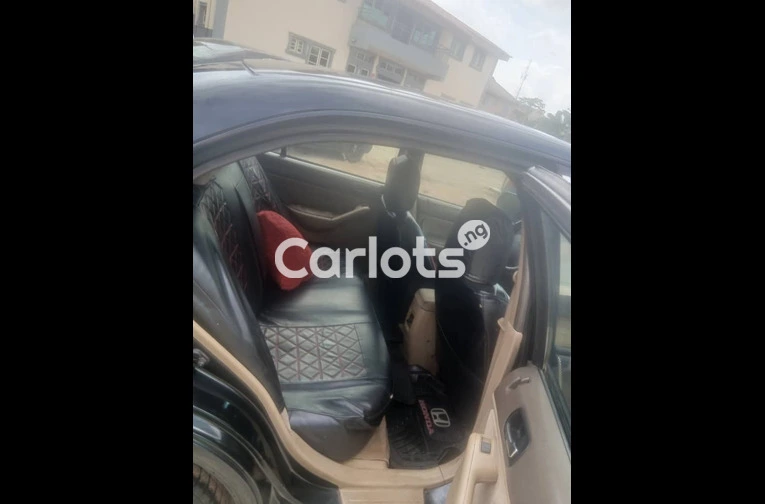 UBER STANDARD 2004 HONDA CIVIC - 3/7