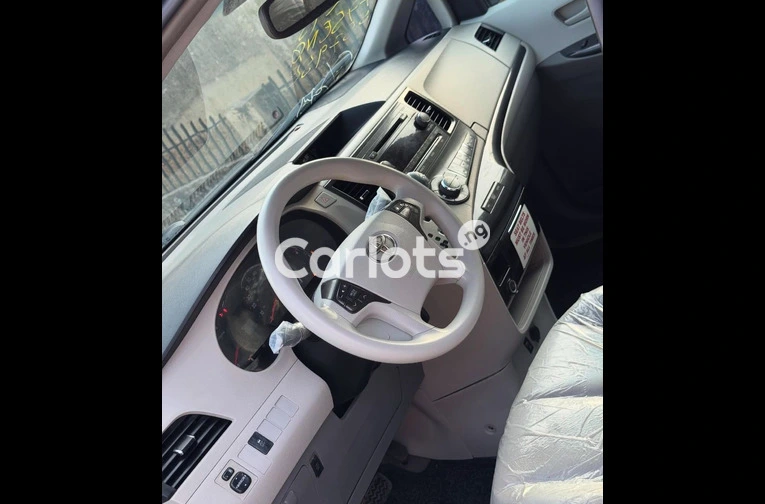 NEW ARRIVAL FOREIGN USED 2014 TOYOTA SIENNA LE - 3/7