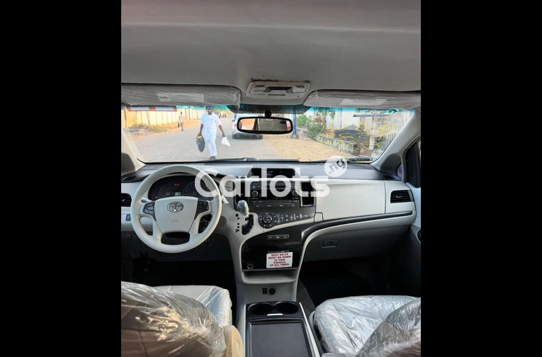 NEW ARRIVAL FOREIGN USED 2014 TOYOTA SIENNA LE - 4/7