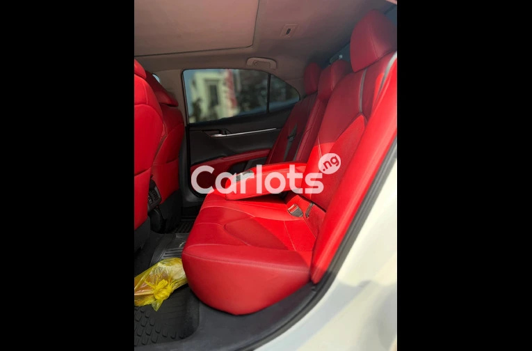 Nigerian used 2019 Toyota Camry XSE - 3/7