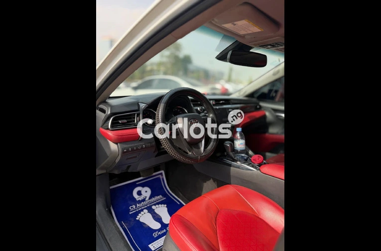Nigerian used 2019 Toyota Camry XSE - 4/7