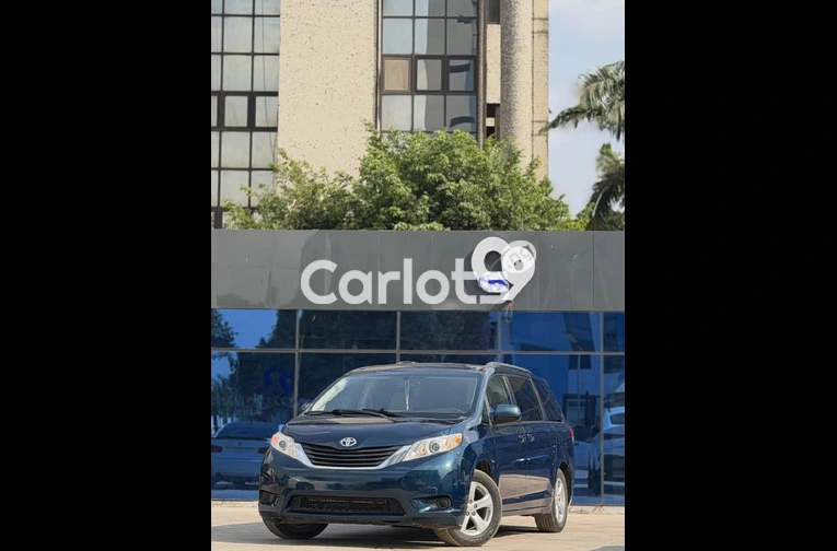 Nigerian used 2010 Toyota Sienna LE - 7/7