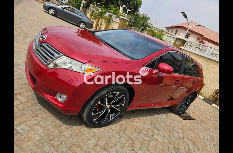 Unregistered 2013 Toyota Venza 4 plug