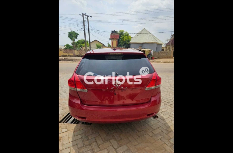 Unregistered 2013 Toyota Venza 4 plug - 2/5