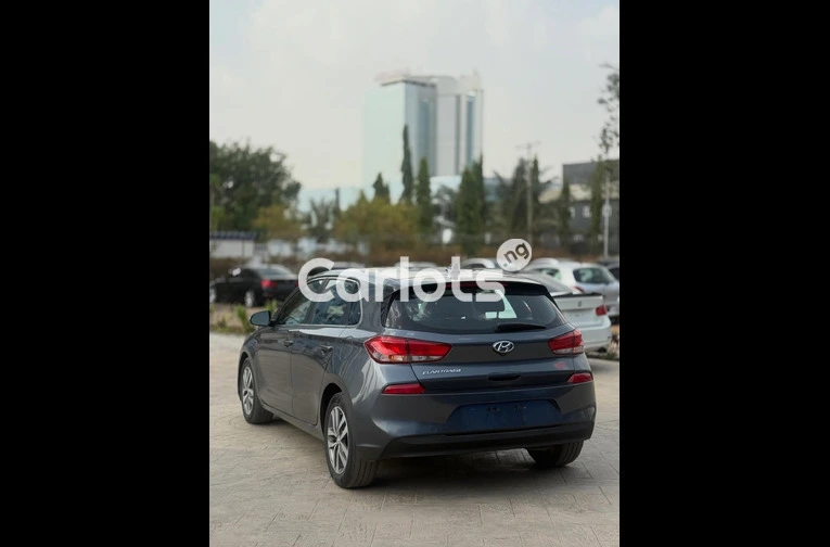 Foreign used 2017 Hyundai Elantra GT - 2/7