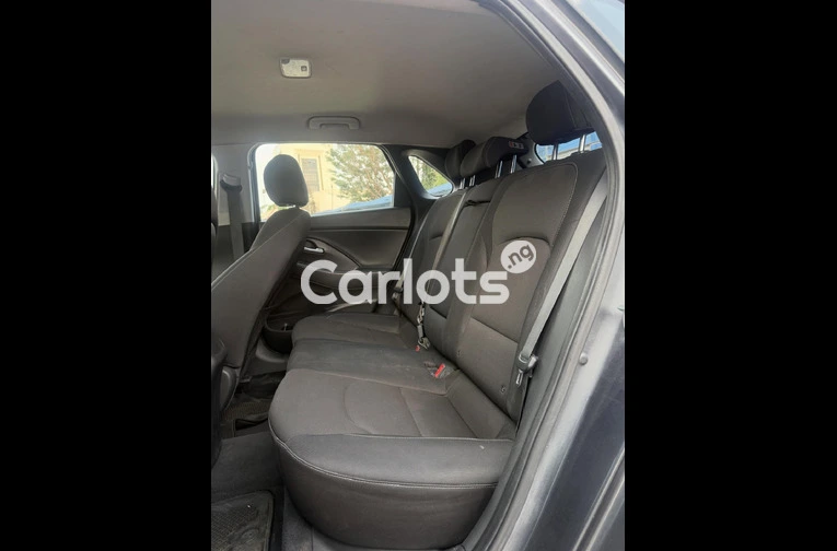 Foreign used 2017 Hyundai Elantra GT - 3/7